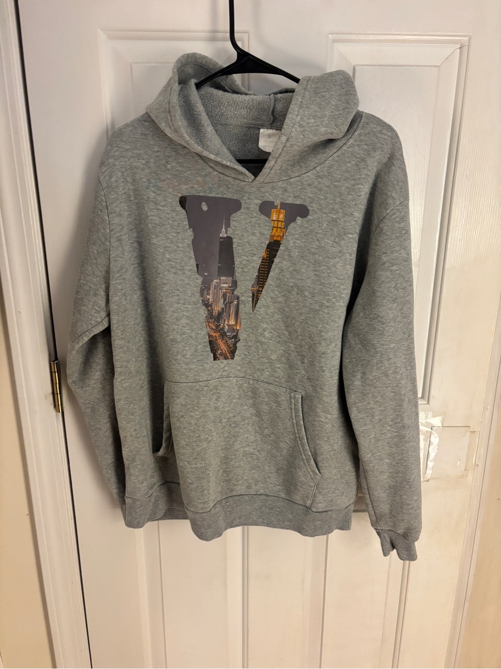 Gray Men's Graphic Hoodie Sweater - V Logo JUICE WRLD